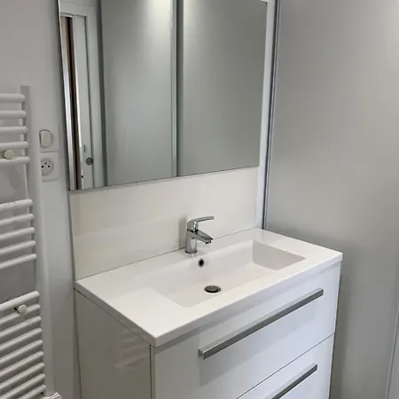 Club Climatisee Pour 4 Personnes Avec Piscine Accessible De Mai A Septembre * Sanary-sur-Mer