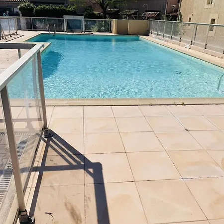 Club Climatisee Pour 4 Personnes Avec Piscine Accessible De Mai A Septembre * Sanary-sur-Mer